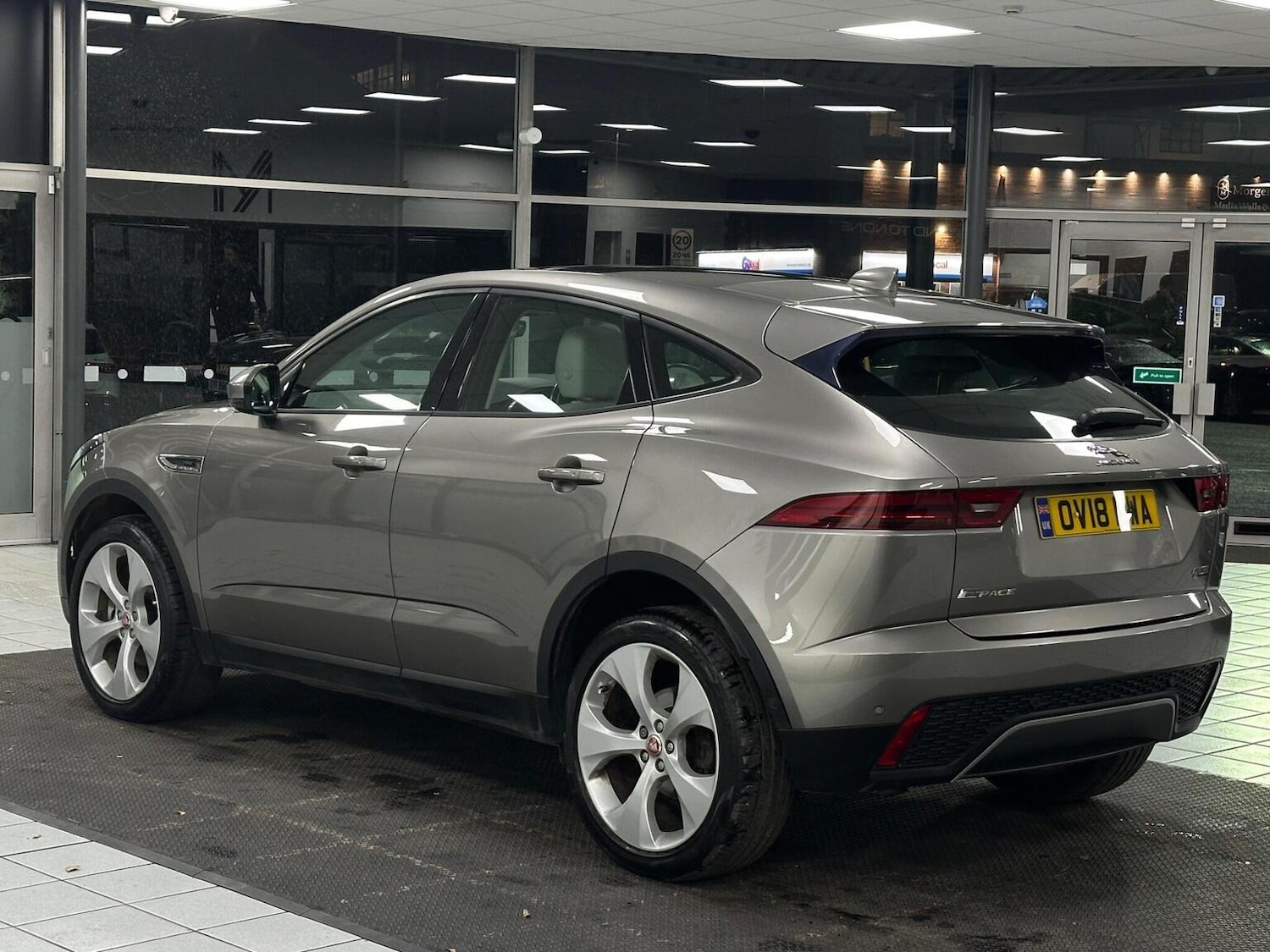 Used Jaguar E-Pace 2018 for sale - 76712672: Photo 9