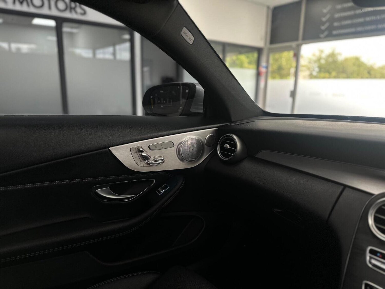 Used Mercedes-Benz C Class 2018 for sale - 76656230: Photo 28