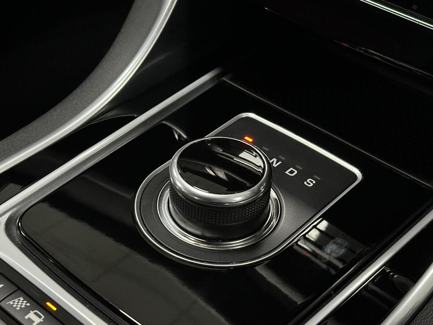 Used Jaguar XF 2017 for sale - 76656229: Photo 24