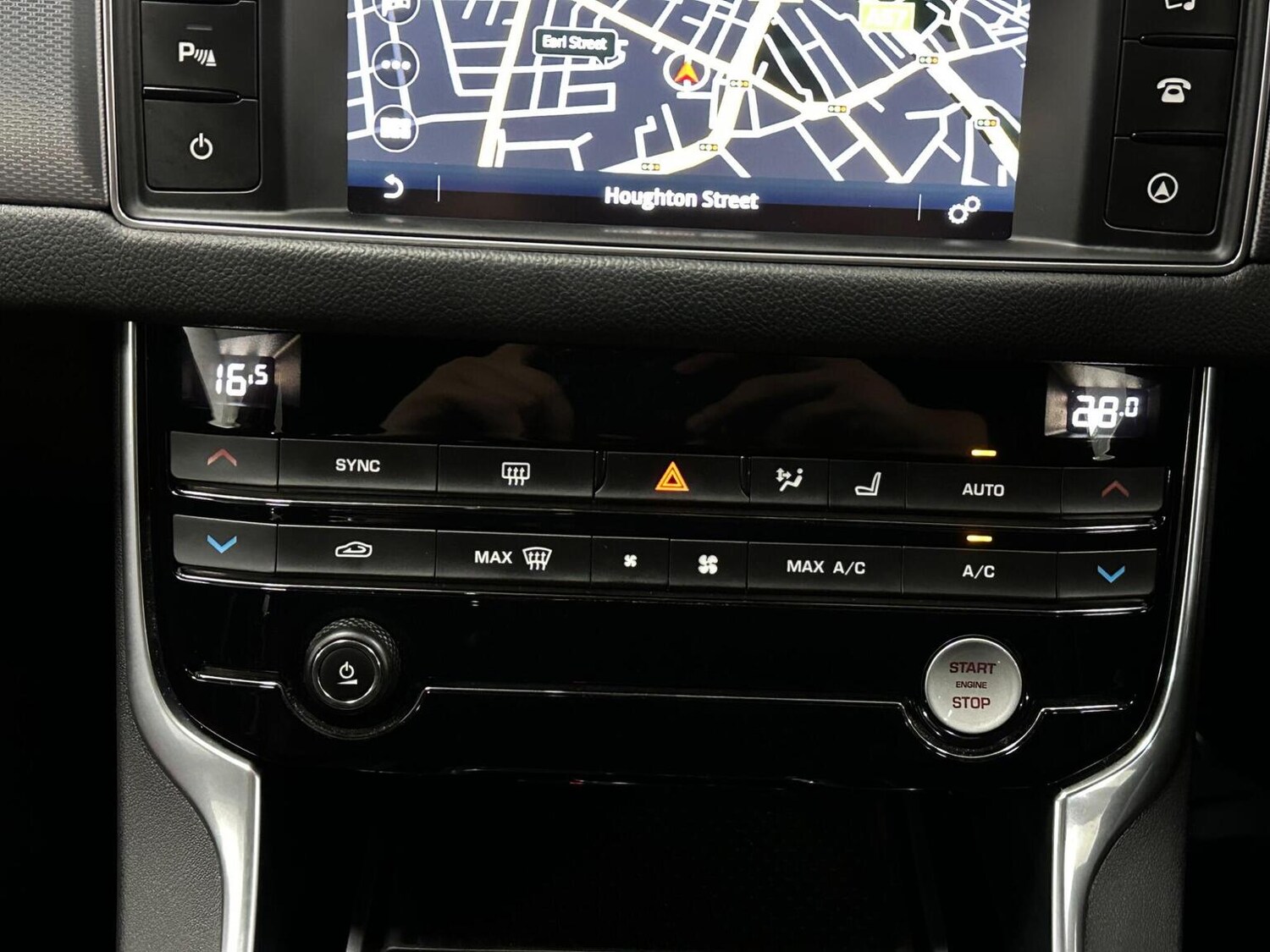 Used Jaguar XF 2017 for sale - 76656229: Photo 28