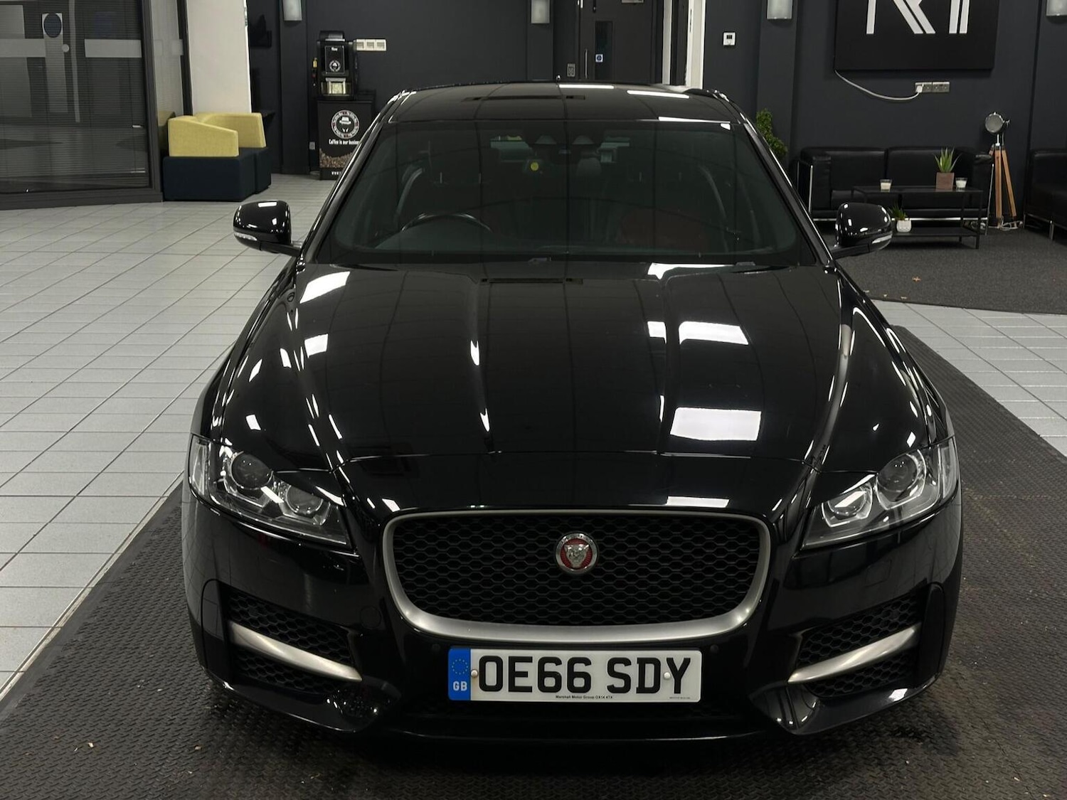 Used Jaguar XF 2017 for sale - 76656229: Photo 4