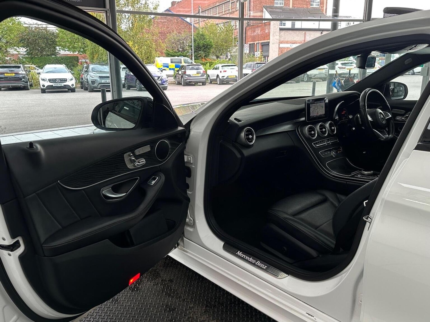 Used Mercedes-Benz C Class 2018 for sale - 76656272: Photo 41