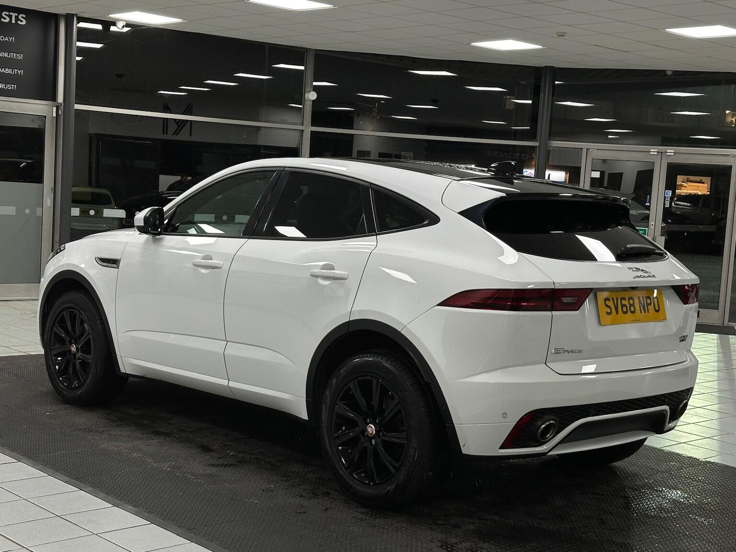 Used Jaguar E-Pace 2018 for sale - 76656185: Photo 9