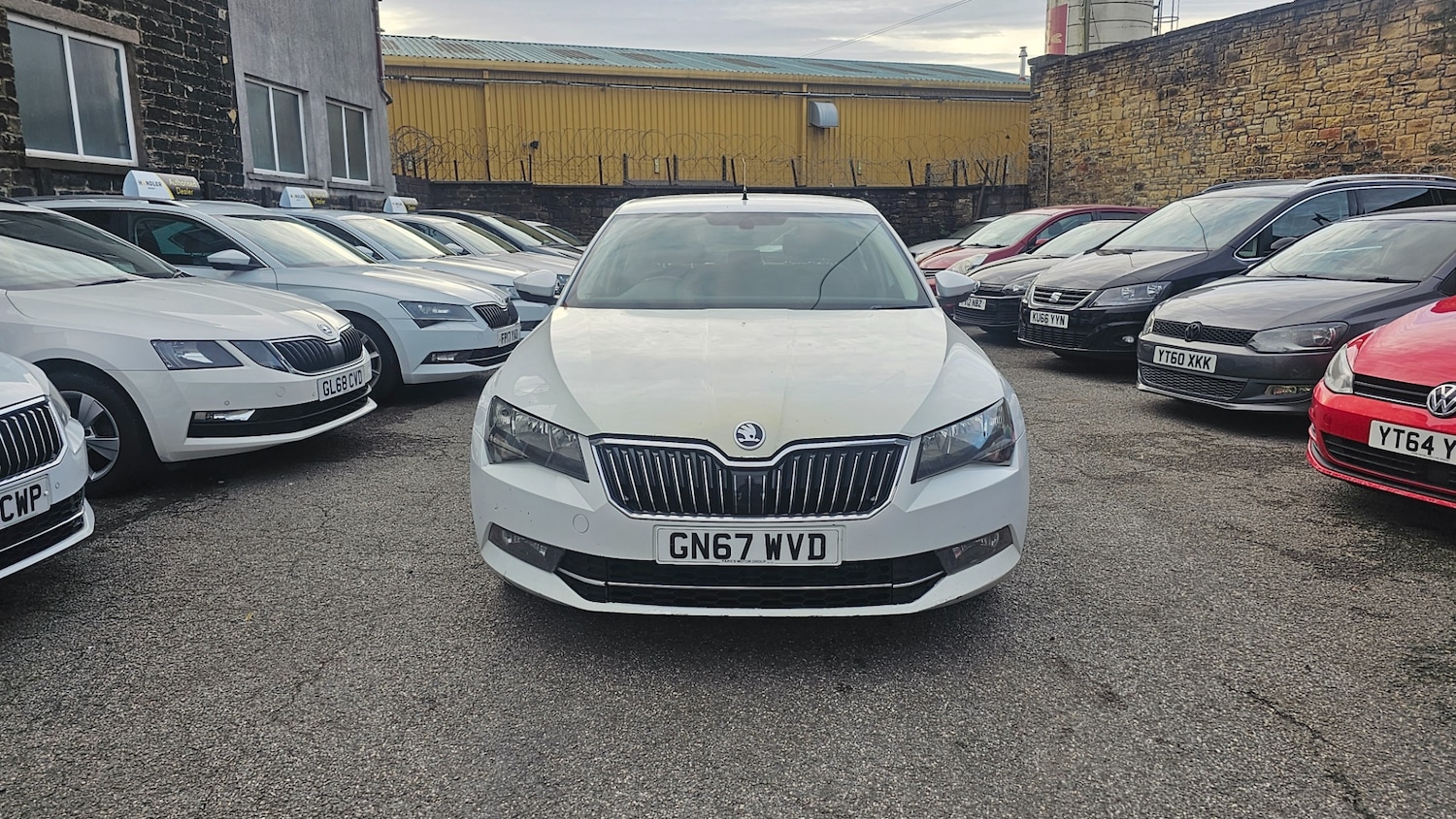 Used Skoda Superb 2017 for sale - 76292915: Photo 2