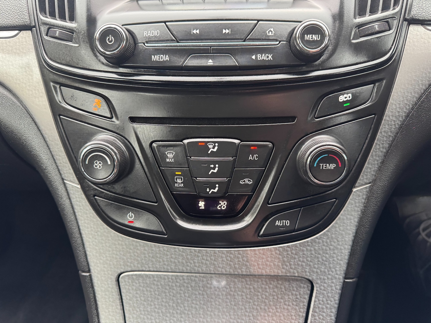 Used Vauxhall Insignia 2015 for sale - 75995609: Photo 28