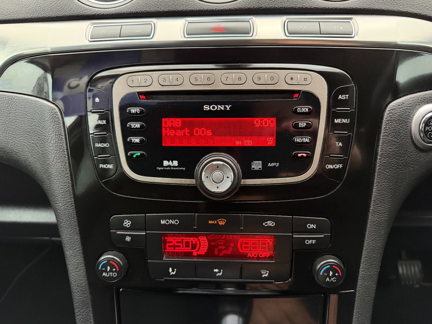 Used Ford S-Max 2013 for sale - 76641658: Photo 16