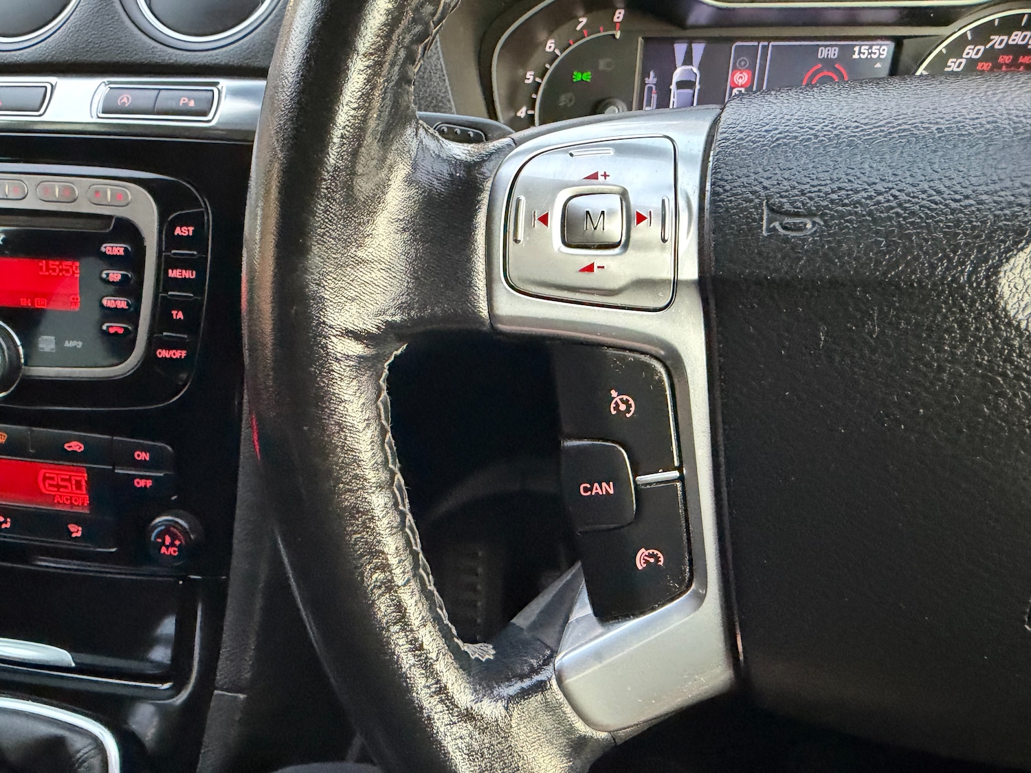 Used Ford S-Max 2013 for sale - 76641658: Photo 25