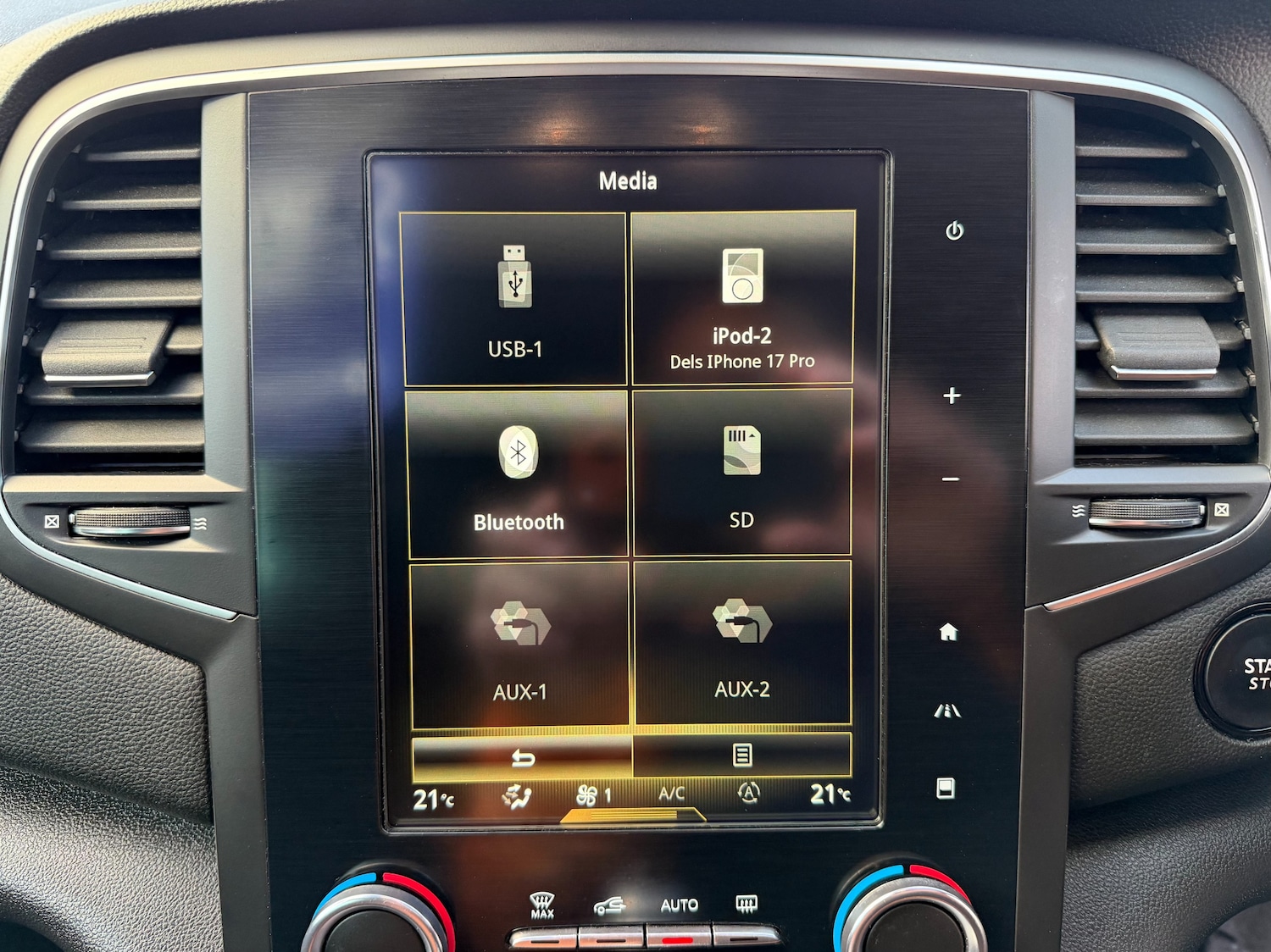 Used Renault Megane 2017 for sale - 76777411: Photo 17