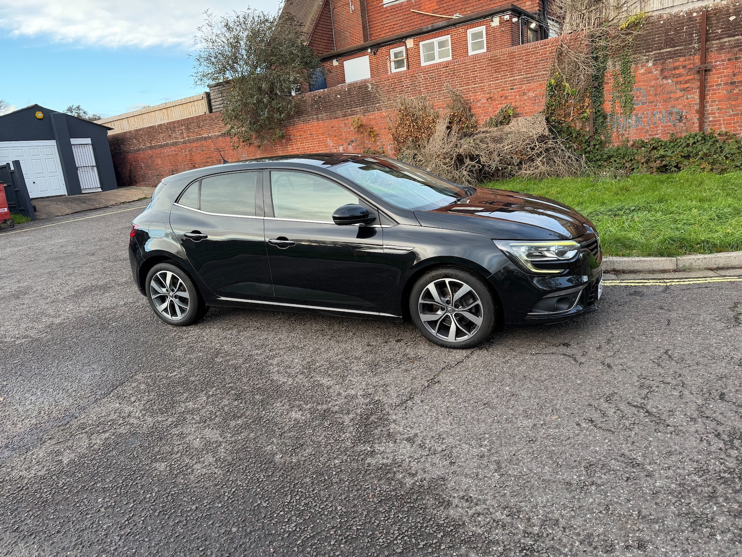 Used Renault Megane 2017 for sale - 76777411: Photo 2