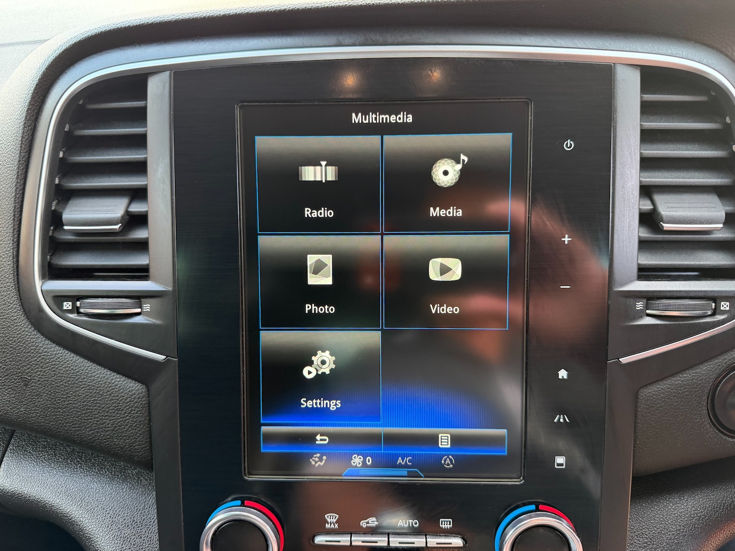 Used Renault Megane 2017 for sale - 76777411: Photo 22