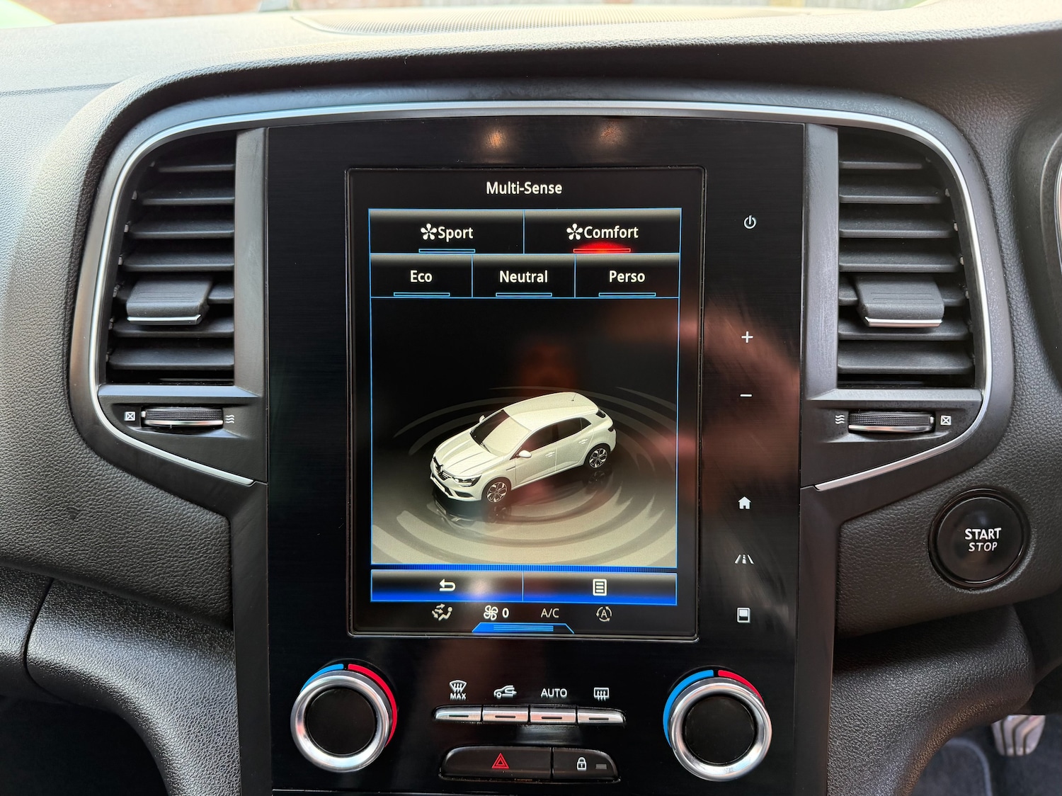 Used Renault Megane 2017 for sale - 76777411: Photo 27