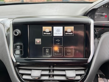 Used Peugeot 2008 2016 for sale - 77786411: Photo