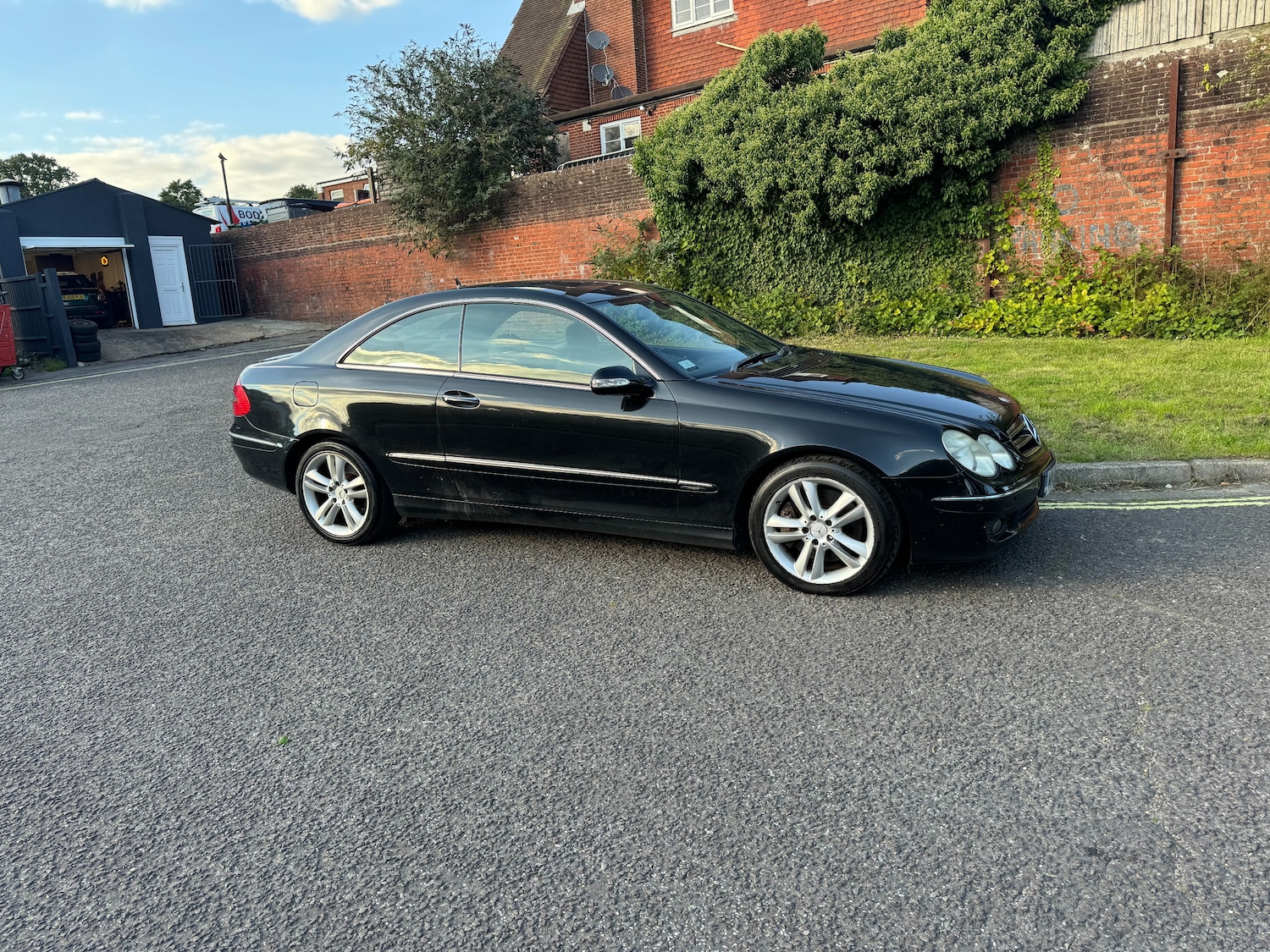 Used Mercedes-Benz CLK 2006 for sale - 77555396: Photo 2