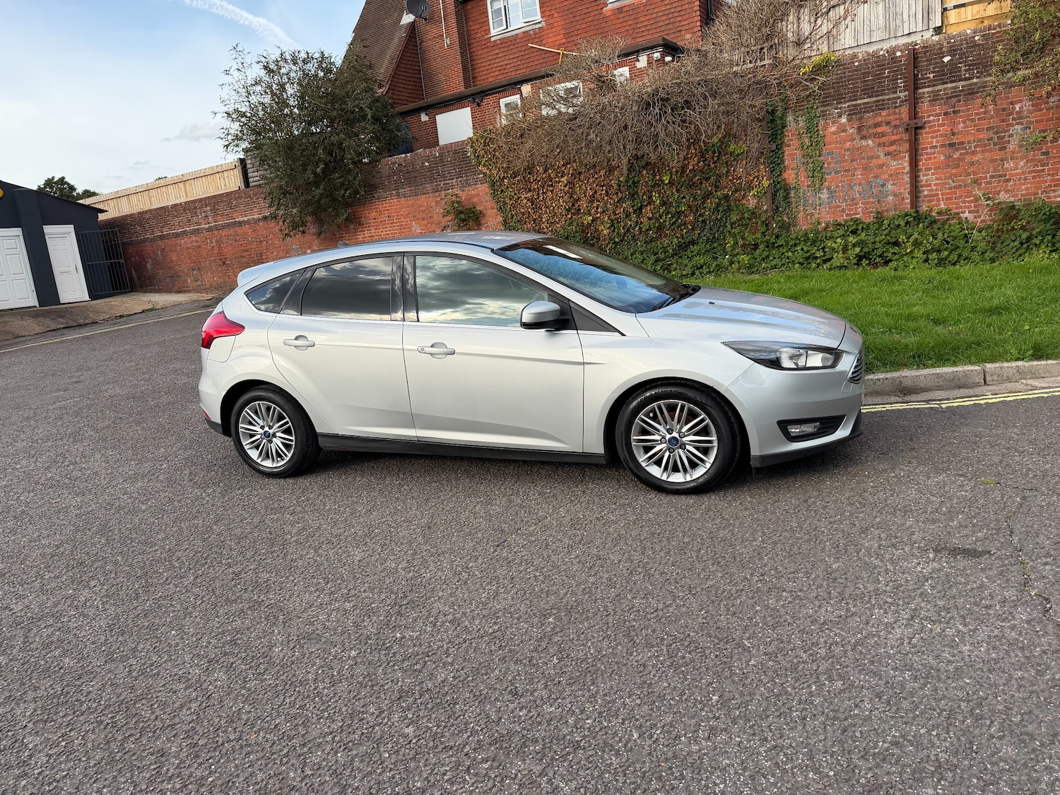 Used Ford Focus 2017 for sale - 76093568: Photo 2