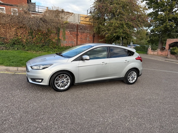 Used Ford Focus 2017 for sale - 76093568: Photo 4