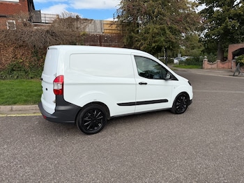 Used Ford Transit Courier 2020 for sale - 76036536: Photo