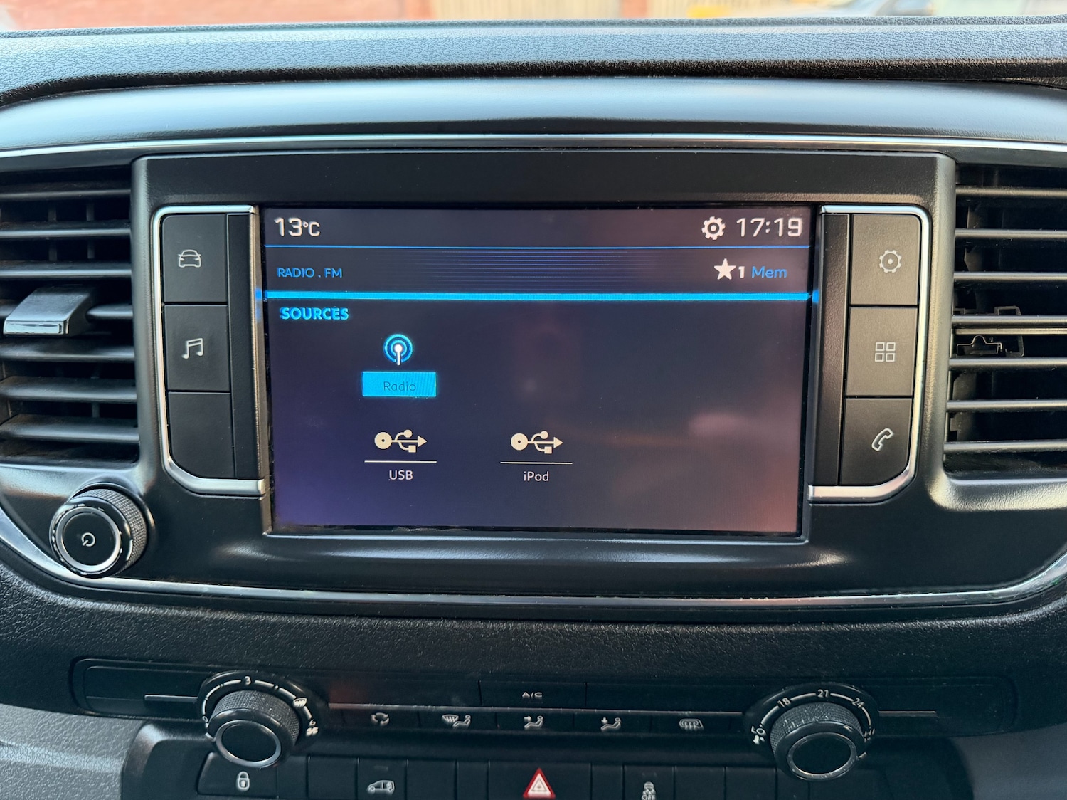 Used Peugeot Expert 2017 for sale - 76807768: Photo 18