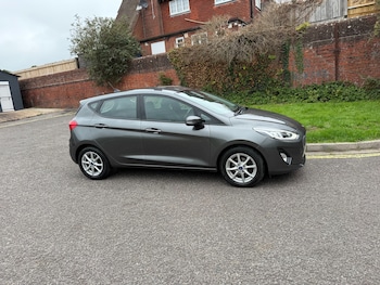 Used Ford Fiesta 2018 for sale - 76023872: Photo 2