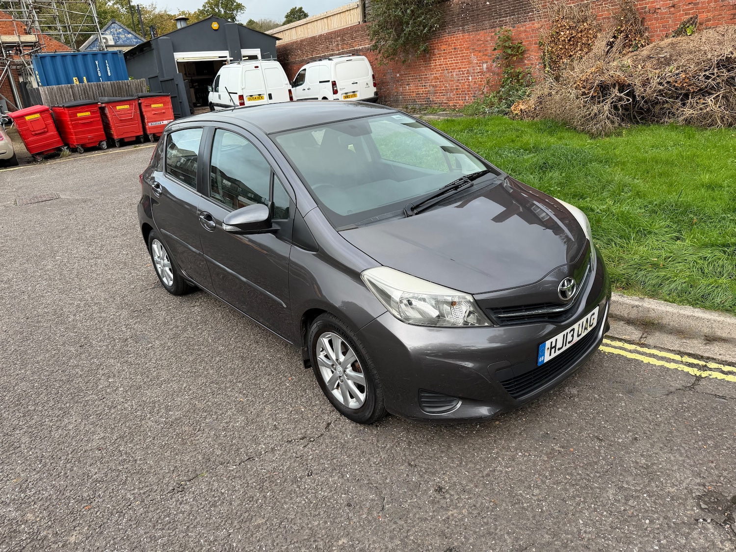 Used Toyota Yaris 2013 for sale - 76330382: Photo 1