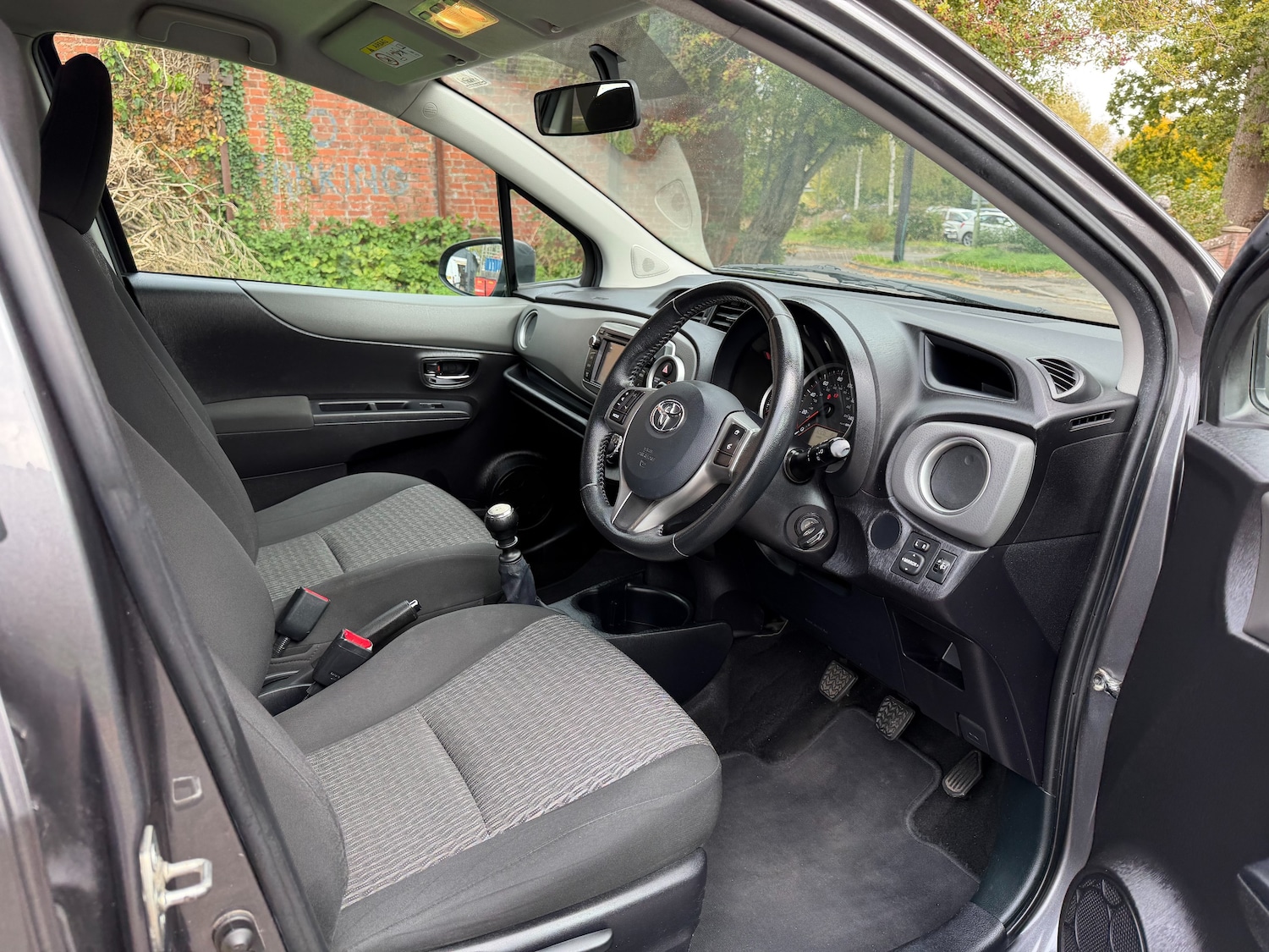 Used Toyota Yaris 2013 for sale - 76330382: Photo 12