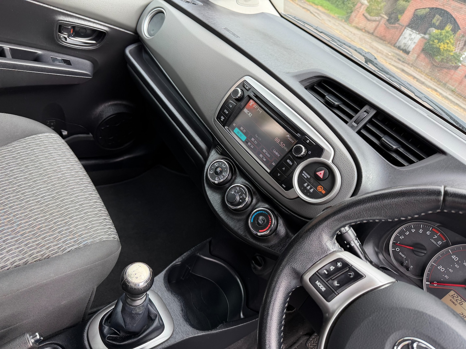 Used Toyota Yaris 2013 for sale - 76330382: Photo 13