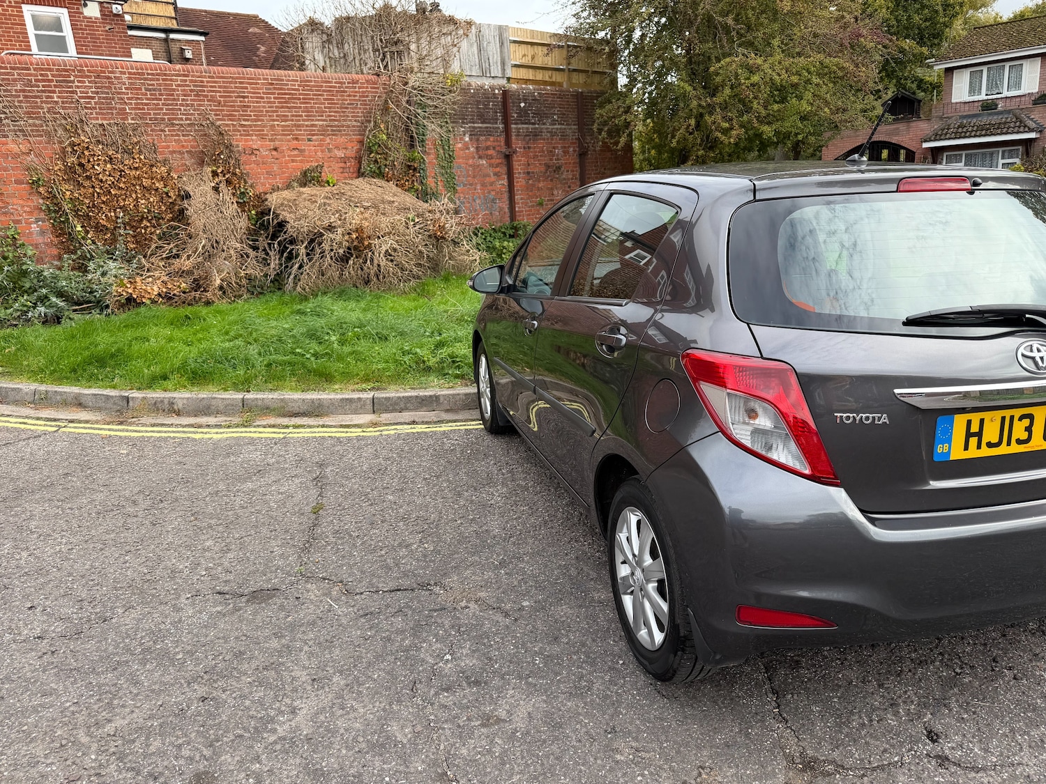 Used Toyota Yaris 2013 for sale - 76330382: Photo 25