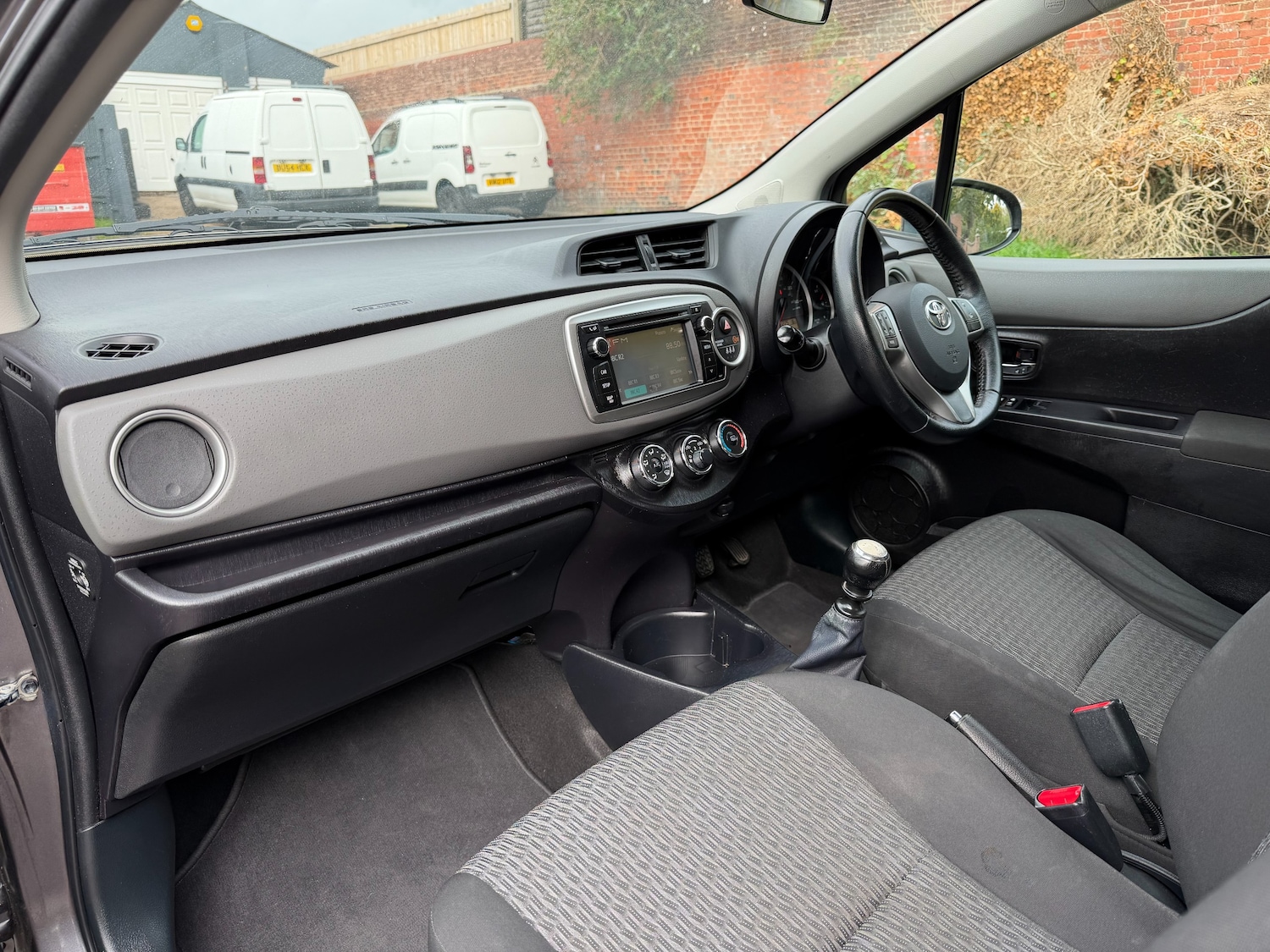 Used Toyota Yaris 2013 for sale - 76330382: Photo 8