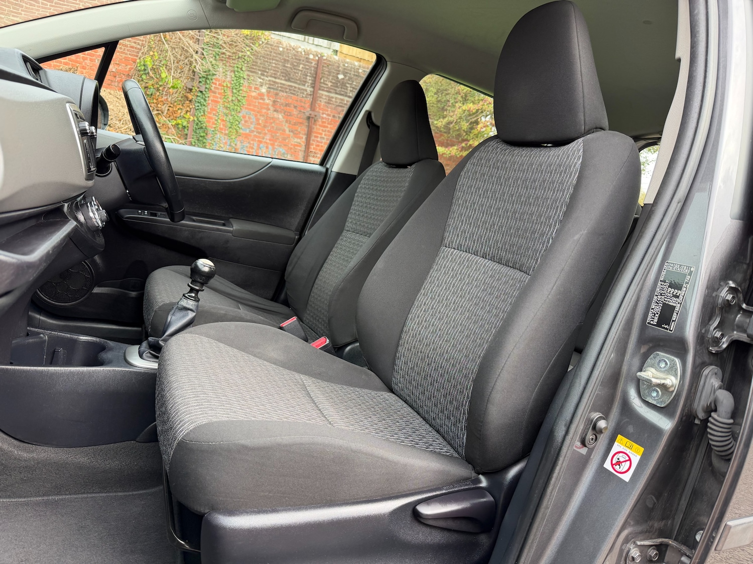 Used Toyota Yaris 2013 for sale - 76330382: Photo 9