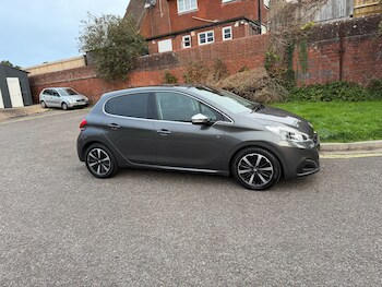 Used Peugeot 208 2019 for sale - 76186887: Photo 2