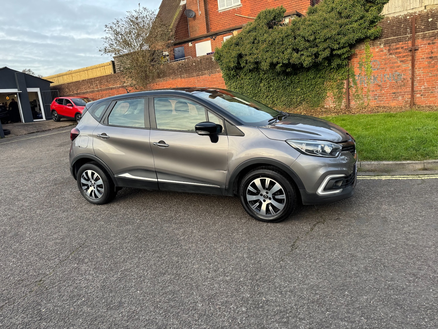 Used Renault Captur 2018 for sale - 77555392: Photo 2