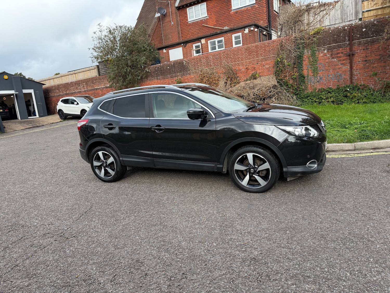 Used Nissan Qashqai 2015 for sale - 76508839: Photo 2