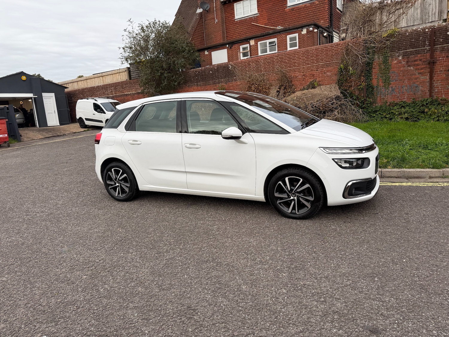 Used Citroen C4 Picasso 2017 for sale - 76526917: Photo 2