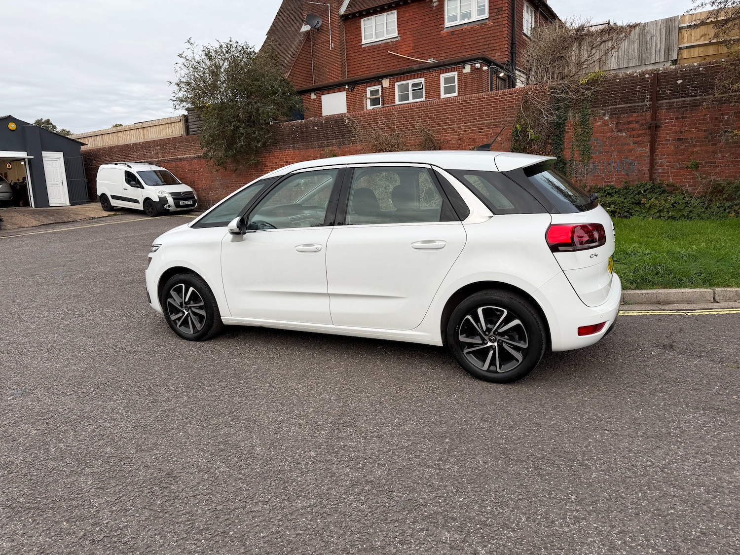 Used Citroen C4 Picasso 2017 for sale - 76526917: Photo 5