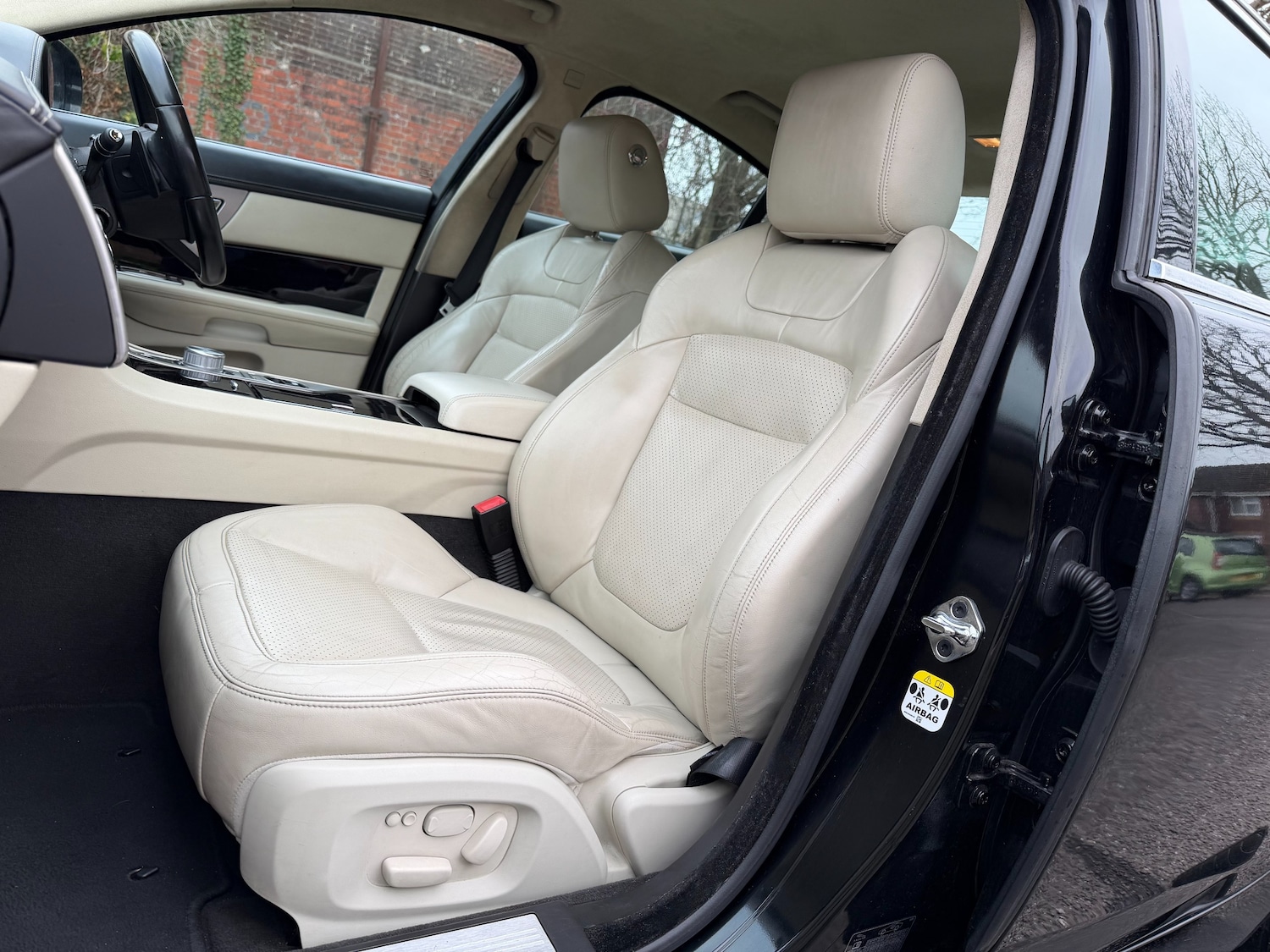 Used Jaguar XF 2011 for sale - 77059474: Photo 9