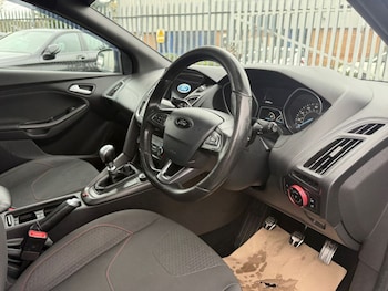 Used Ford Focus 2017 for sale - 76595915: Photo