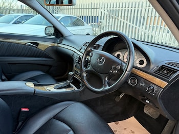 Used Mercedes-Benz E Class 2008 for sale - 76941623: Photo