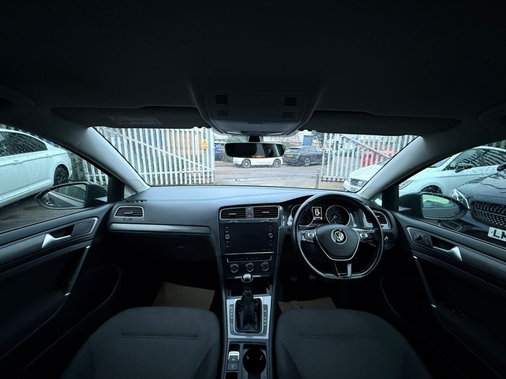 Used Volkswagen Golf 2019 for sale - 76973732: Photo 2