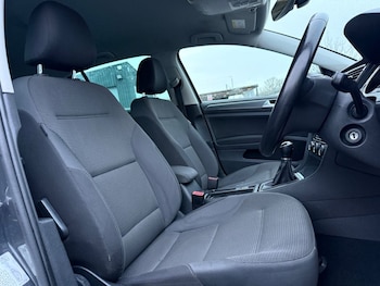 Used Volkswagen Golf 2019 for sale - 76973732: Photo