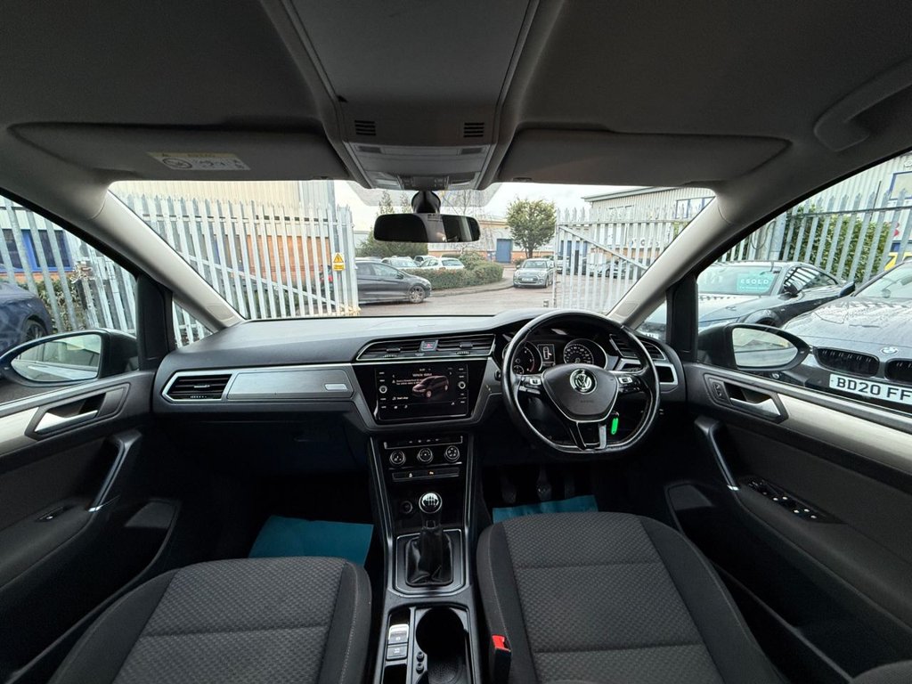 Used Volkswagen Touran 2018 for sale - 77341930: Photo 2