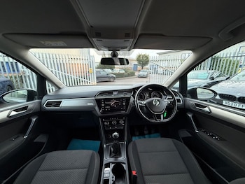 Used Volkswagen Touran 2018 for sale - 77341930: Photo