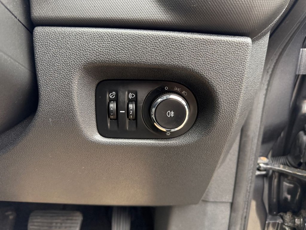 Used Vauxhall Corsa 2011 for sale - 78044820: Photo 34