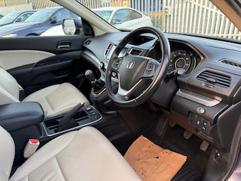 Used Honda CR-V 2018 for sale - 76248554: Photo 4