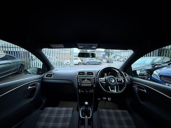 Used Volkswagen Polo 2016 for sale - 76546826: Photo