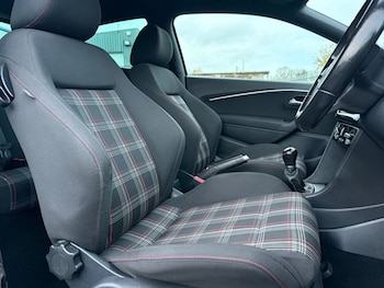 Used Volkswagen Polo 2016 for sale - 76546826: Photo