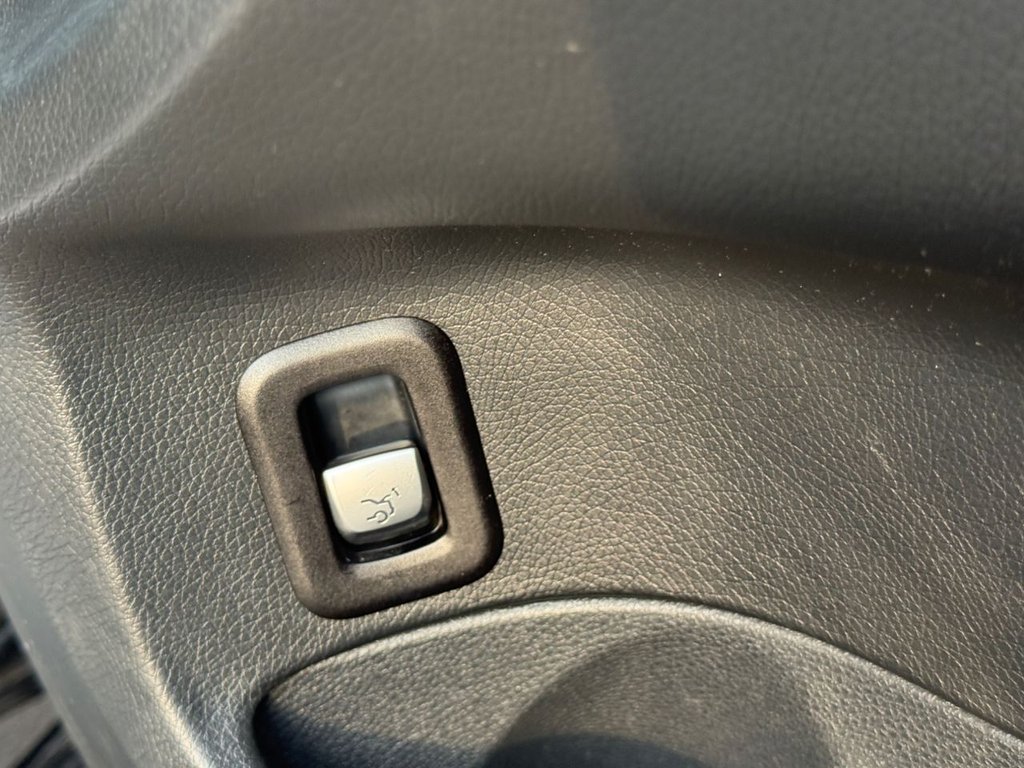 Used Mercedes-Benz C Class 2018 for sale - 77995273: Photo 39