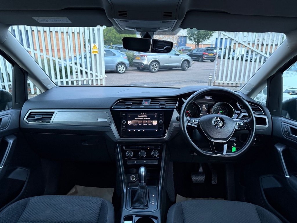 Used Volkswagen Touran 2018 for sale - 76470308: Photo 2