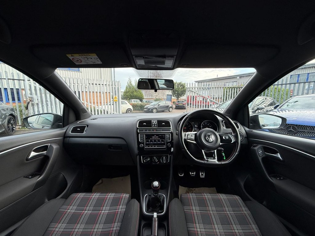 Used Volkswagen Polo 2015 for sale - 76559267: Photo 2