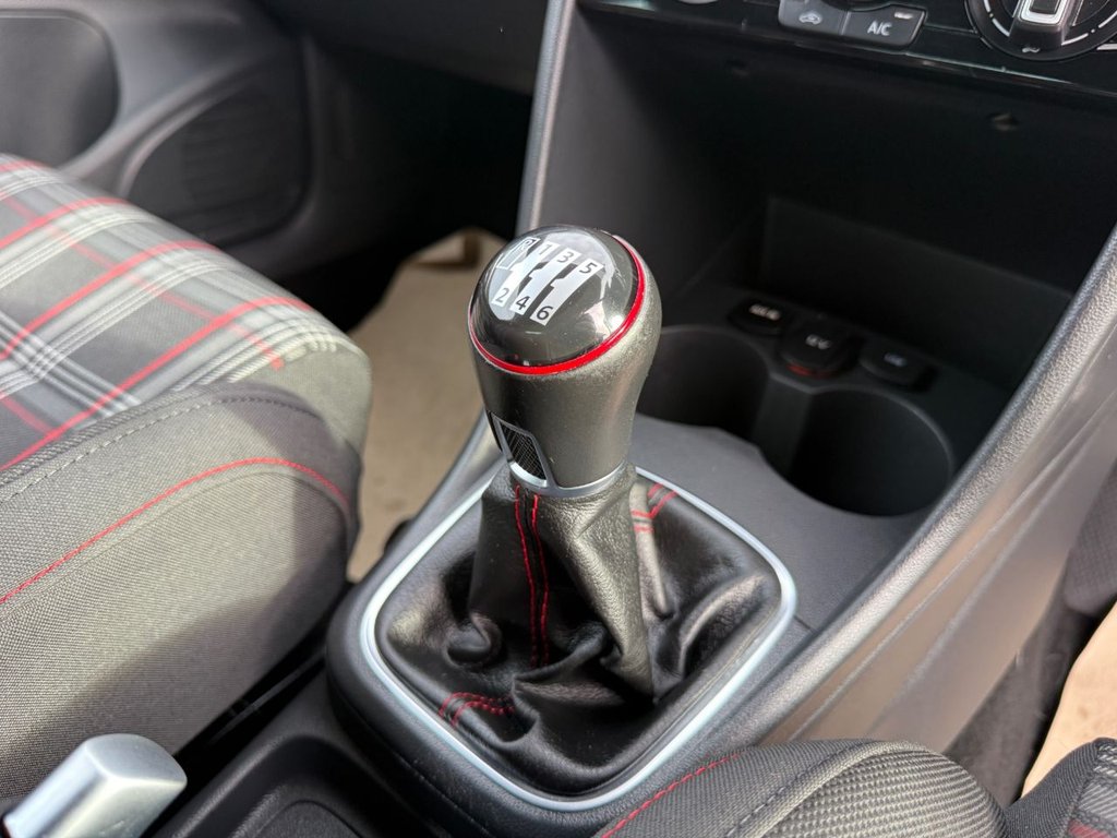 Used Volkswagen Polo 2015 for sale - 76559267: Photo 42