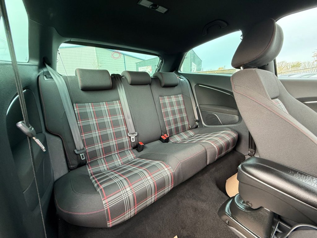 Used Volkswagen Polo 2015 for sale - 76559267: Photo 6