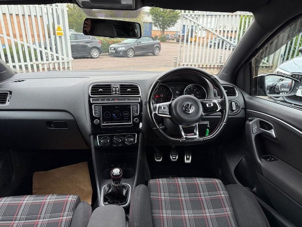 Used Volkswagen Polo 2016 for sale - 76147848: Photo 2